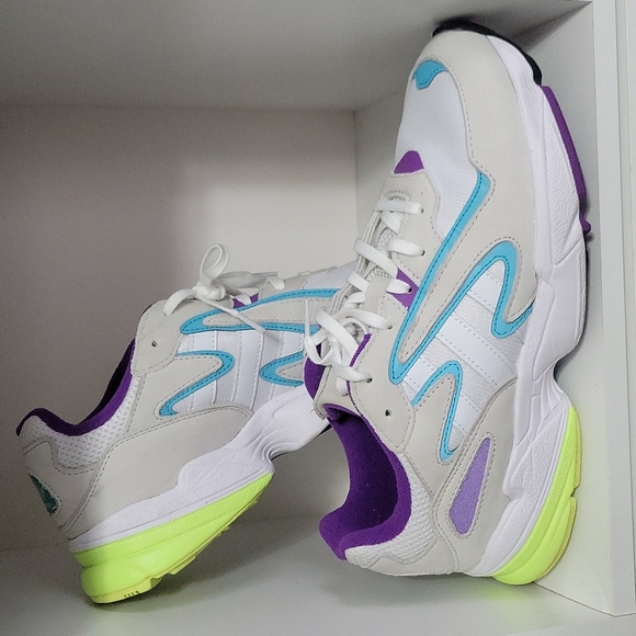 ADIDAS running shoes, size 7 men's( fits a 9 in women's) - Picture 2 of 6